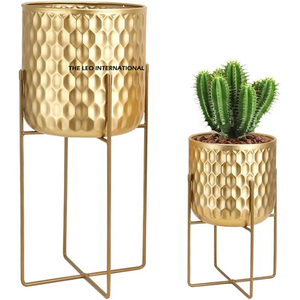 Ensemble de 3 jardinières modernes en métal doré pour l'intérieur avec support élégant, pots à fleurs élégants pour la décoration de la maison, du bureau ou du jardin - Product Image 2