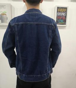 เสื้อแจ็คเก็ตยีนส์สีน้ำเงินสำหรับผู้ชาย ทรงสลิมฟิต สีพื้น ปิดด้วยกระดุม เหมาะสำหรับใส่ในฤดูใบไม้ร่วง - Product Image 3