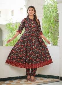 Ensemble Anarkali Kurta imprimé floral avec pantalon et dupatta, collection Kurti court, noir et bordeaux, pour femme, longueur genou, été, 100% coton - Product Image 4