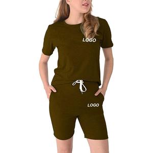Ensemble de shorts assortis pour femmes, ensemble de détente personnalisé avec logo, tenue décontractée deux pièces, ensemble t-shirt et shorts d'été pour femmes, qualité supérieure - Product Image 1