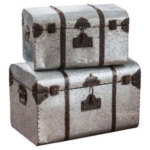 Coffre de rangement industriel en métal rustique avec détails d'inspiration patrimoniale et grand espace rectangulaire pour usage domestique - Product Image 1
