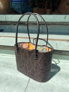 Sac fourre-tout bohème en paille tressée, best-seller indonésien, avec doublure en polyester colorée, décoration lettres, design ouvert pour usage quotidien - Product Image 2