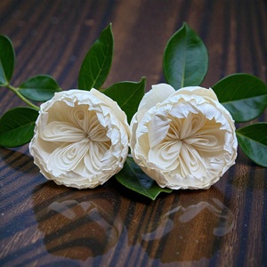 Flores de Madera Sola VADEE, Hechas a Mano, Sostenibles, Color Marfil, Simétricas, de 8.5 CM, con Varilla de Fibra de Planta Sesbania de Tailandia - Product Image 2