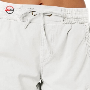 Shorts Cargo para Mujer - Estilo Moderno y Elegante, Perfectos para la Vida Urbana, con Bolsillos Modernos, Ideales para un Uso Versátil - Product Image 3