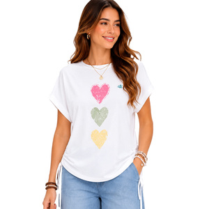 Camiseta gráfica personalizada para mujer con cordón en el bajo, estampado de corazón, corte holgado, lazo lateral ajustable, camiseta de moda para mujer, boutique DTG - Product Image 1