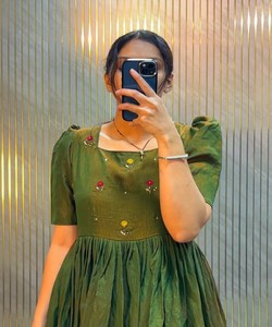 ชุดคุร์ตีแฟนซี NC VICHITRA งานฝีมือแบบดั้งเดิม สำหรับใส่ทุกวัน มีสินค้าพร้อมส่ง ผ้าฝ้าย หลายสี ราคาขายส่ง เสื้อผ้าชาติพันธุ์ สำหรับงานเมห์นดี - Product Image 3