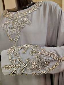 Abaya de qualité supérieure pour femmes avec broderie florale 3D, robe maxi islamique élégante pour le marché de la mode du Moyen-Orient, prix d'exportation - Product Image 2