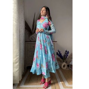 CONJUNTO TRAJE ORGANZA ESTAMPADO FLORAL AZUL CIELO ANISKA - Product Image 6