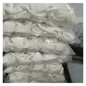 Coco congelado IQF cortado de pulpa de coco madura para mezclar en bebidas, como ingrediente culinario y para hacer postres, envasado en Vietnam. - Product Image 1