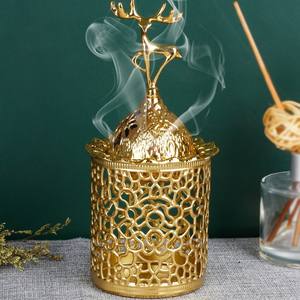 Brûleur d'encens traditionnel en laiton Dhuni pour la cérémonie de Pooja, idéal pour la vente en gros, les marchés, les restaurants, les hôtels et la décoration intérieure. - Product Image 2