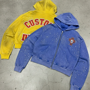 Sweat à capuche personnalisé effet vieilli pour homme, avec lettres brodées en appliqué, design en strass lavé aux enzymes, coupe oversize zippée - Product Image 1