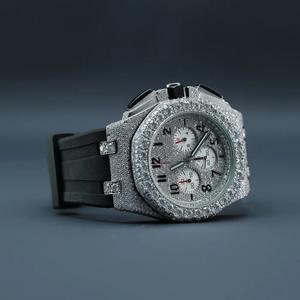 Reloj Premium VVS Moissanite con Bisel con Incrustaciones de Diamantes, Esfera Completamente Diamantada, Correa de Silicona, Reloj de Lujo para Hombre, Disponible en EE. UU. y Reino Unido - Product Image 1