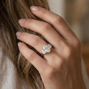 IGI Certified DEF Color VS VVS Clarity Oval Lab Grown Diamond 10K14K 18K Solid Gold Wedding Ring <b>Three</b> Stone Ring Prong Set Ring - Product Image 5