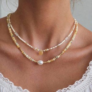 สร้อยคอประดับมุกน้ำจืด สร้อยคอหินธรรมชาติแบบหลายชั้น ชุบทอง ประดับลูกปัด เครื่องประดับสไตล์มินิมอล - Product Image 1