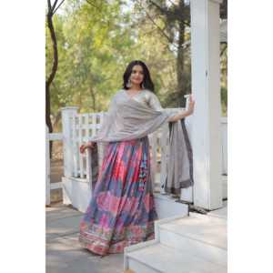 Faux Georgette impreso digital con hilo de lentejuelas pesadas trabajo bordado Lehenga choli - Product Image 6