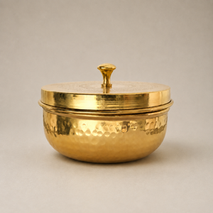 Pot de rangement artisanal en laiton SHUBHAM avec couvercle en métal, finition martelée, design vintage, qualité alimentaire pour la cuisine - Fruits secs, noix, bonbons - Product Image 1