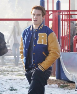 แจ็คเก็ต Riverdale แจ็คเก็ตวาร์ซิตี้ Riverdale KJ Apa แจ็คเก็ต Letterman ยูนิเซ็กซ์ พิมพ์โลโก้ตามสั่ง แจ็คเก็ตวาร์ซิตี้หนังวินเทจ - Product Image 1