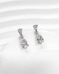 Boucles d'oreilles pendantes en forme de goutte d'eau en argent sterling 925 et moissanite, faites à la main, pour cadeau, en stock chez le distributeur et le commerçant en ligne - Product Image 3
