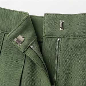 Minifalda Plisada para Mujer, Color Verde Oliva Sólido, Cintura Regular, Tejido de Tela, Estilo Casual para Todas las Temporadas - Product Image 4