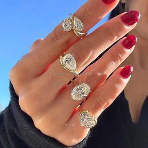 Bague de fiançailles minimaliste en argent sterling 925 avec halo caché, sertie de moissanite ovale poire à taille horizontale et griffes ondulées, pour vous et moi - Product Image 1