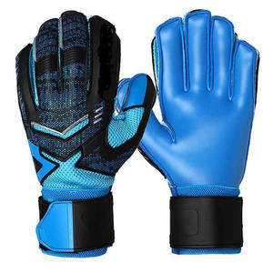 Guantes de fútbol para entrenamiento y competición con malla transpirable, dedos con agarre reforzado y cierre para jugadores de todas las posiciones. - Product Image 6