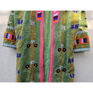 Chaqueta de terciopelo verde bordada a mano con diseño floral Suzani, abrigo largo étnico bohemio para mujer, ropa de abrigo de invierno, regalo para ella. - Product Image 5
