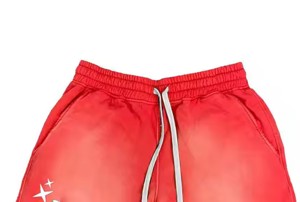 Shorts en molleton français pour homme, 100% coton, haute qualité, style streetwear, ourlet brut, impression sérigraphique et impression en relief, effet délavé soleil, personnalisables - Product Image 6