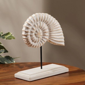 Escultura decorativa de concha de Nautilus sobre soporte, ideal para decoración del hogar, mesa de la sala de estar y exhibición con temática costera, procedente de la India. - Product Image 6