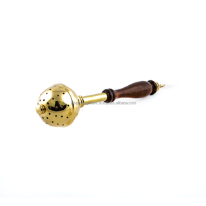 Rociador de agua bendita de metal con acabado plateado Forma redonda Calidad genuina con mango de madera Estilo de flor Navidad - Product Image 2