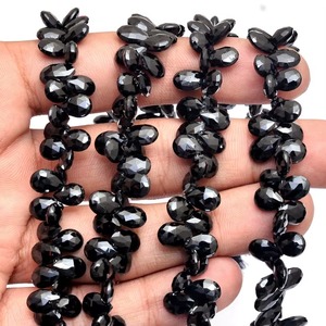 Perles de spinelle noire naturelle facettées en forme de poire, 6 mm, 9 mm, perles de pierres précieuses en spinelle noire pour la fabrication de bijoux, prix de gros, vente en gros - Product Image 1