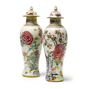 Vase en métal style urne, décoration d'intérieur, accent de table - Product Image 4