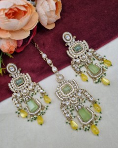Collar de diseñador con piedra de corte radiante hecho a mano, con aretes y mangtika para mujer, colección de joyería tradicional étnica. - Product Image 6