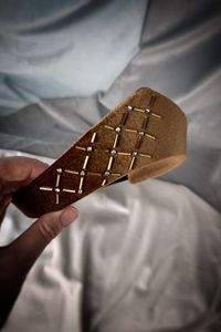 สั่งซื้อจำนวนมากลูกปัดคริสตัลกำมะหยี่สีเทาปักที่คาดผมเบาะรองศีรษะสำหรับงานแต่งงานของผู้หญิงเครื่องประดับผมทำด้วยมือชี้ - Product Image 4