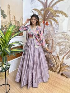 Conjunto de Lehenga, Blusa y Koti con Bordado de Estilo Rico y Trabajo Manual Elaborado para Novias, Bodas, Fiestas y Eventos Étnicos - Product Image 5