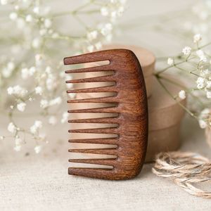 Peigne en bois fait main poli, artisanat d'art populaire, décoration de table rectangulaire à poser sur étagère - Product Image 1