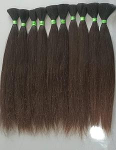 Extensions de cheveux naturels noirs en trame, lisses et longues, avec cuticules alignées, texture douce et soyeuse, pour usage professionnel en salon. - Product Image 6