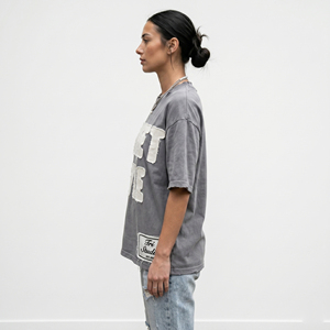 T-shirt Femme Style Urbain Brodé Effet Vieilli Col Rond Épaules Tombantes avec Patchs Délavés - Product Image 4