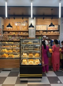 Vitrine de comptoir moderne en acier inoxydable à température unique avec affichage numérique en verre intégré pour biscuits, pâtisseries et confiseries - Product Image 2