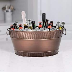 ถังน้ำแข็งโลหะเคลือบสังกะสีลายตอก พร้อมหูหิ้ว สำหรับงานปาร์ตี้ บาร์ และตกแต่งบ้าน - Product Image 4