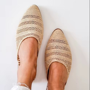 Mules en raphia faites à la main : Pantoufles d'été marocaines - Product Image 1