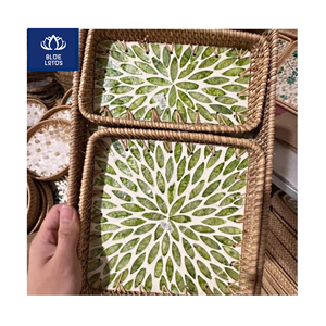 Plateau en rotin écologique et perles, incrustation de coquillages purs, excellent rapport qualité-prix, idéal pour la décoration de table et le service du petit-déjeuner, directement du fabricant. - Product Image 1