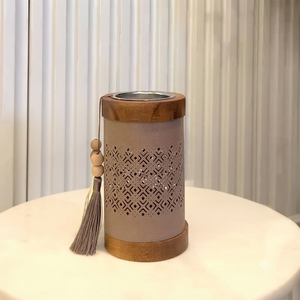 Cet ensemble de brûleurs d'encens en bois et métal présente des motifs découpés au laser complexes et des bordures en bois pour une élégance et une fragrance modernes. - Product Image 2