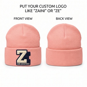 Gorro de Punto Acrílico ZAINI Premium de 280 GSM, Color Rosa Coral, con Borde Plegable Acanalado, Logotipo Personalizado en Chenille, Unisex, para Invierno - Product Image 1