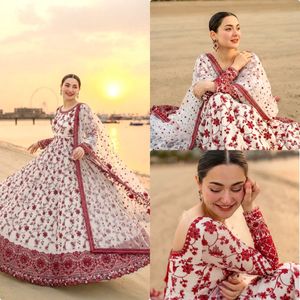 Dernière collection de Salwar Kameez pour femmes, pour mariage et soirée, en Faux Georgette, avec broderies riches, matériaux recyclés et Organza pur et doux - Product Image 2