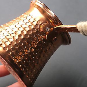 Cafetière turque moderne en cuivre martelé, motif floral audacieux, avec poignée en bois et pot à lait, finition polie brillante pour décoration turque - Product Image 6