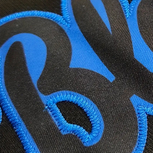 Camiseta Deportiva de Manga Corta con Diseño de Bordado de Letras en Color Negro Clásico OEM, Transpirable, para Entrenamiento y Competición, Estilo Jersey de Béisbol Negro - Product Image 4