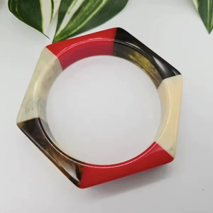Nouveaux bracelets en résine faits à la main, légers, bijoux de mode pour femmes et filles, ensemble de bracelets en résine style vintage à prix avantageux - Product Image 1