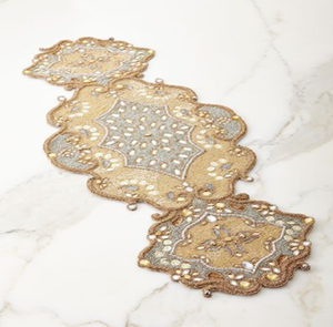 Camino de mesa artesanal con cuentas, con diseño subacuático de coral marino vibrante y estrellas de mar turquesa, disponible a precios de mayorista. - Product Image 3