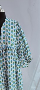 Elegante Vestido Midi Boho Blanco y Azul con Estampado Floral, Hecho a Mano en Algodón, con Cuello de Lazo y Estampado Étnico, Vestido Casual - Product Image 2