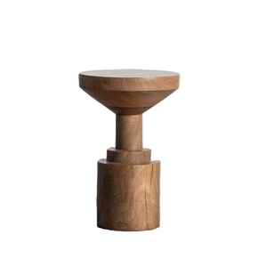Table basse ronde moderne en bois massif au design minimaliste pour coin lecture de salon, à placer près d'un fauteuil individuel - Product Image 1